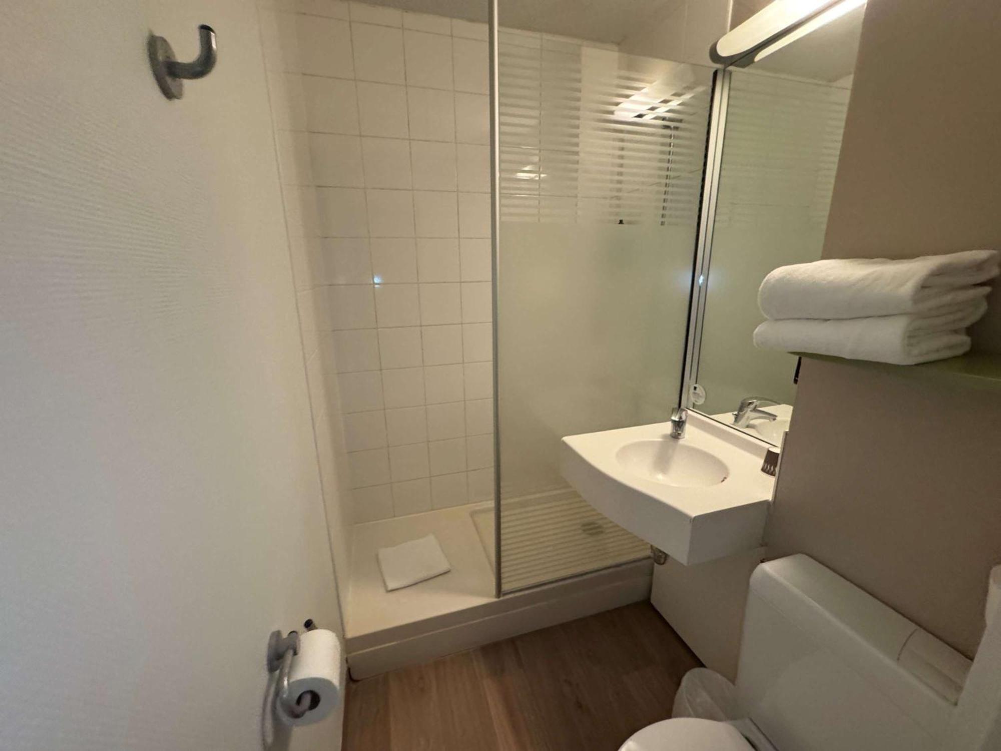 Ibis Budget Rouen Parc Des Expos Zenith Сент-Этьен-дю-Рувре Экстерьер фото